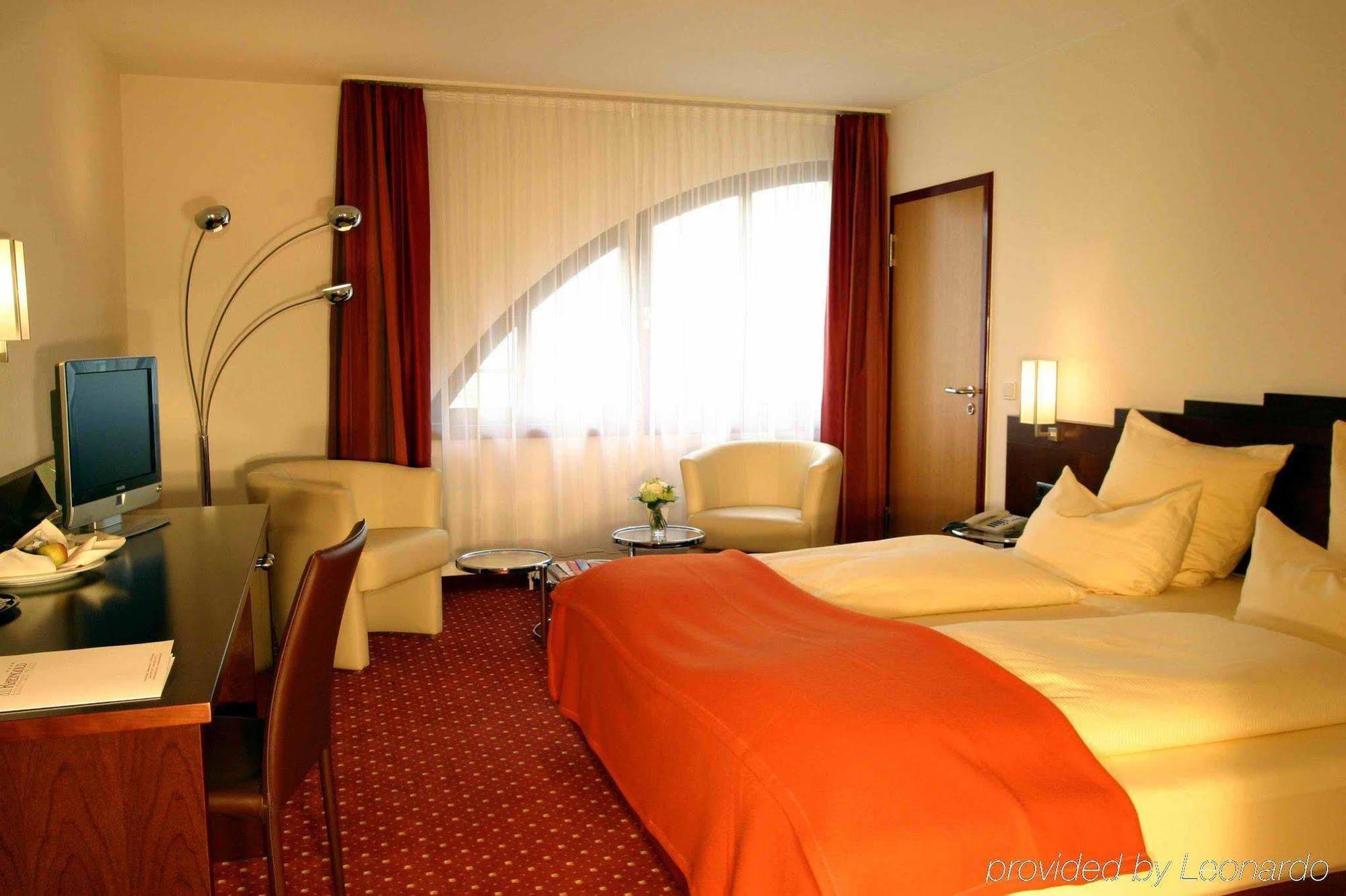 Отель Courtyard By Marriott Freiburg Экстерьер фото
